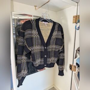 BCBG Cute crop sweater